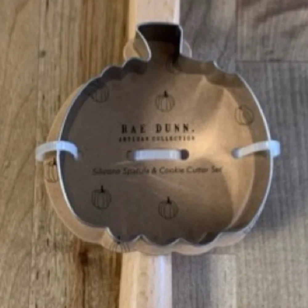 RAE DUNN “TOXIC” LL SPATULA COOKIE CUTTER SET